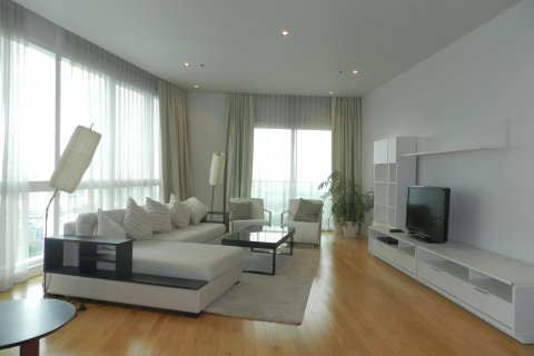 Condo in Bangkok, Thailand, 3 bedrooms  № 15043 - photo 1