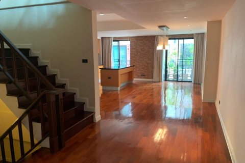 Townhouse in Bangkok, Thailand 4 bedrooms № 11299 - photo 1