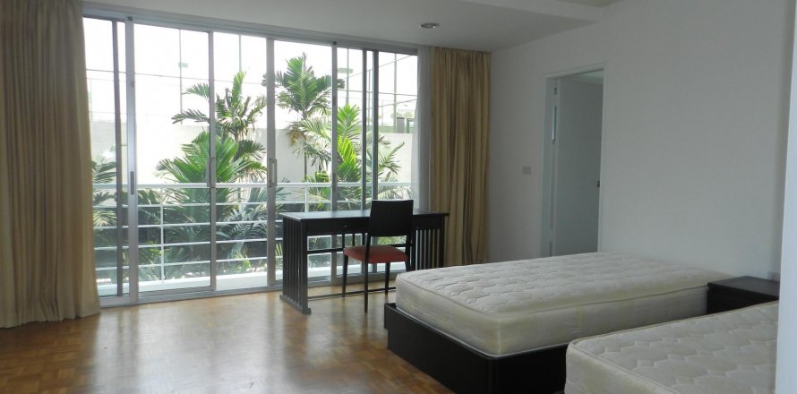 Condo in Bangkok, Thailand, 4 bedrooms  № 15096