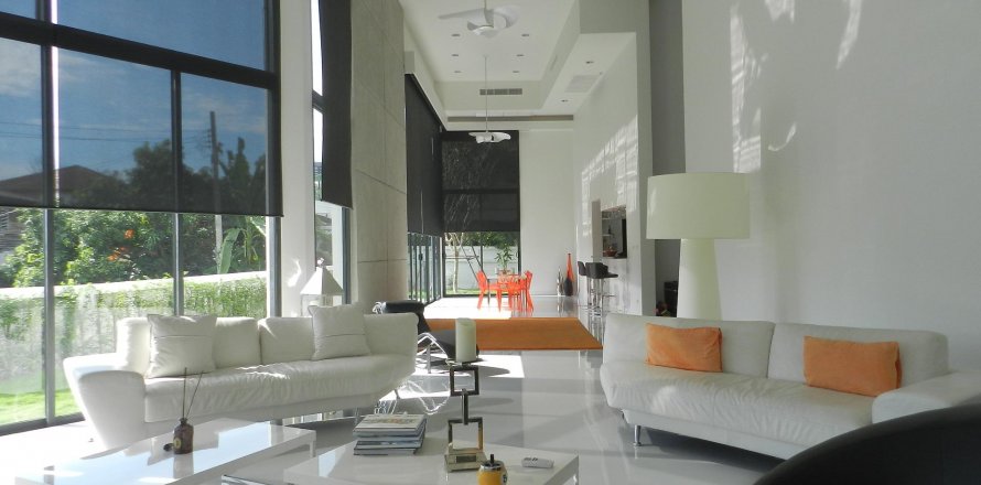 House in Bangkok, Thailand 4 bedrooms № 14232