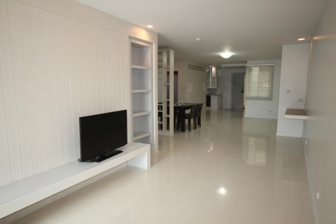 Condo in Bangkok, Thailand, 2 bedrooms  № 12012 - photo 1