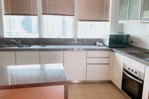 Condo in Bangkok, Thailand, 3 bedrooms  № 12929 - photo 1