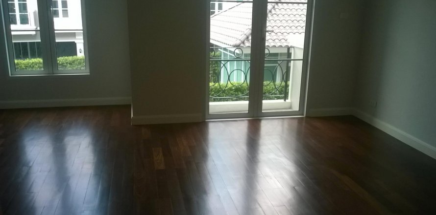 House in Bangkok, Thailand 3 bedrooms № 15339