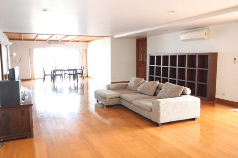 Condo in Bangkok, Thailand, 3 bedrooms  № 14092 - photo 1