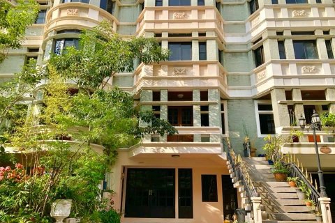 Townhouse in Bangkok, Thailand 3 bedrooms № 12691 - photo 1