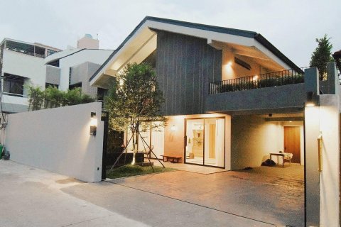 House in Bangkok, Thailand 4 bedrooms № 12000 - photo 1