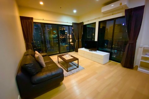 Condo in Bangkok, Thailand, 2 bedrooms  № 11177 - photo 1