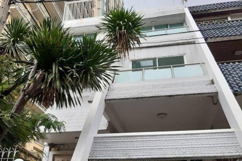 Townhouse in Bangkok, Thailand 5 bedrooms № 12899 - photo 1