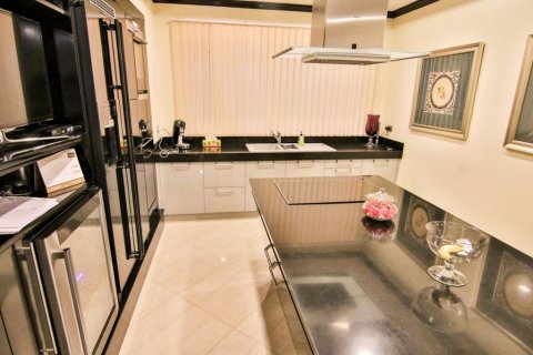 House in Pattaya, Thailand 4 bedrooms № 18457 - photo 20