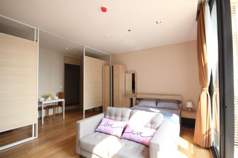 Condo in Bangkok, Thailand, 1 bedroom  № 13177 - photo 1