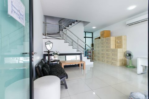 Townhouse in Bangkok, Thailand 3 bedrooms № 13839 - photo 1