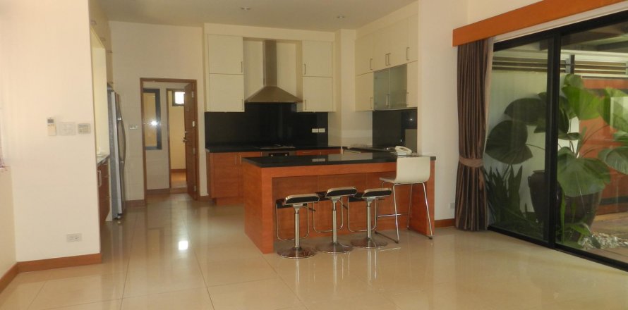 House in Bangkok, Thailand 4 bedrooms № 15090