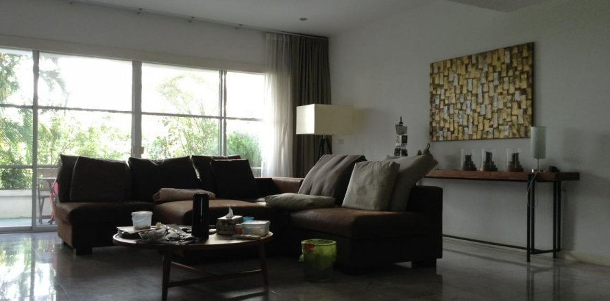 Townhouse in Bangkok, Thailand 4 bedrooms № 15330