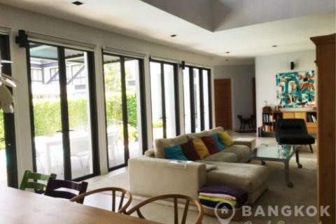 House in Bangkok, Thailand 4 bedrooms № 19418 - photo 2