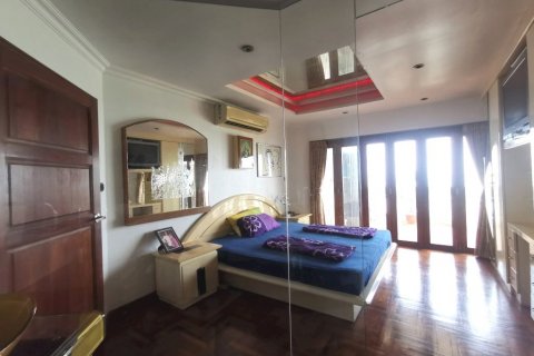 Condo in Pattaya, Thailand, 2 bedrooms  № 24657 - photo 17