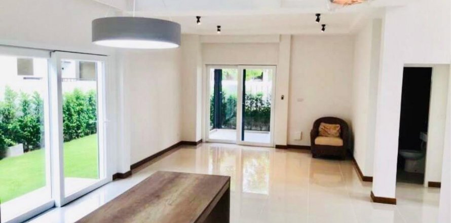 House in Samut Prakan, Thailand 4 bedrooms № 19477