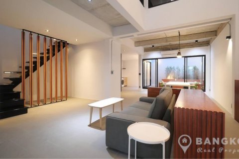 Townhouse in Bangkok, Thailand 3 bedrooms № 19442 - photo 1