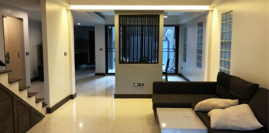 House in Bangkok, Thailand 4 bedrooms № 19492