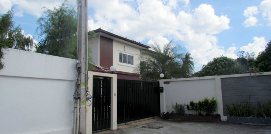 House in Pattaya, Thailand 4 bedrooms № 20381