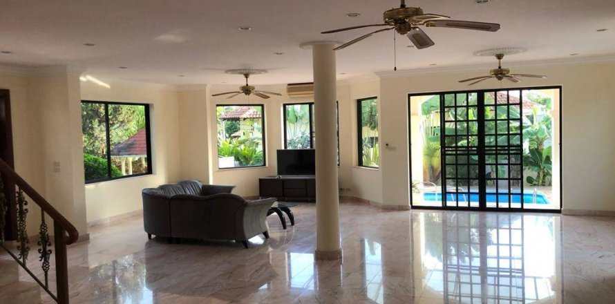 House in Pattaya, Thailand 4 bedrooms № 21896