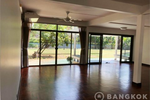 House in Bangkok, Thailand 3 bedrooms № 19415 - photo 1