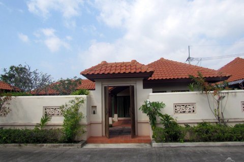 House in Pattaya, Thailand 3 bedrooms № 24142 - photo 1