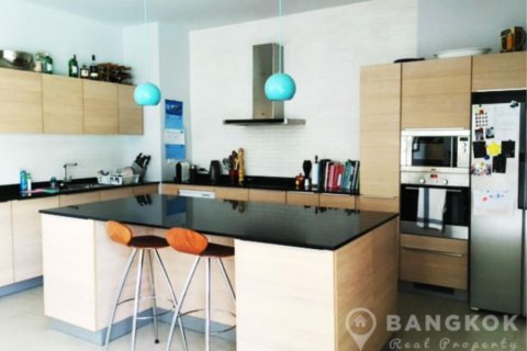 House in Bangkok, Thailand 4 bedrooms № 19418 - photo 5