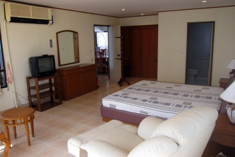 Condo on Jomtien Beach, Pattaya, Thailand, 2 bedrooms  № 22789 - photo 11