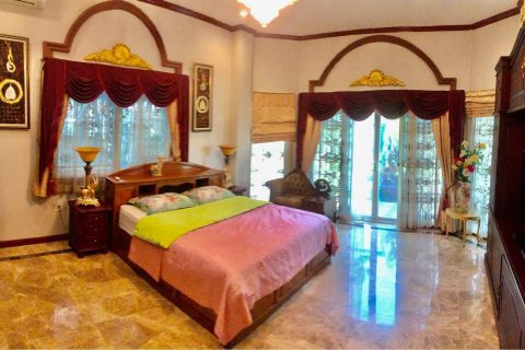 House in Pattaya, Thailand 9 bedrooms № 22284 - photo 22