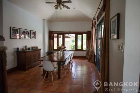 House in Bangkok, Thailand 4 bedrooms № 19463 - photo 2