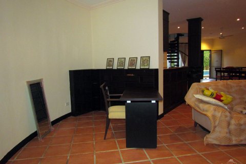 House in Pattaya, Thailand 4 bedrooms № 24068 - photo 23