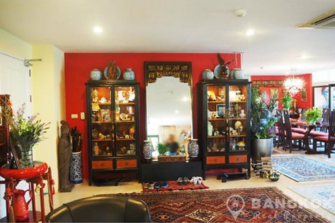 Condo in Watthana, Bangkok, Thailand, 3 bedrooms  № 19462 - photo 1