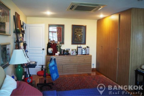 Condo in Watthana, Bangkok, Thailand, 3 bedrooms  № 19462 - photo 17