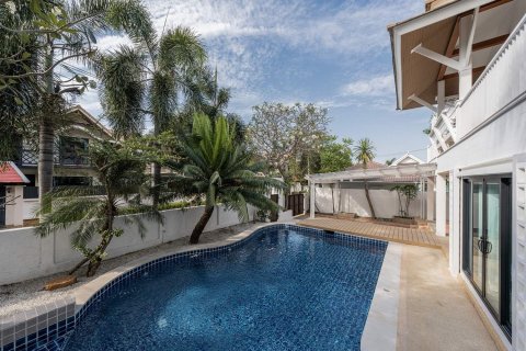 House in Pattaya, Thailand 3 bedrooms № 22493 - photo 23