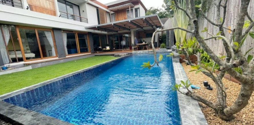 House in Bangkok, Thailand 5 bedrooms № 19383