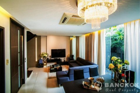 Townhouse in Bangkok, Thailand 4 bedrooms № 19499 - photo 7
