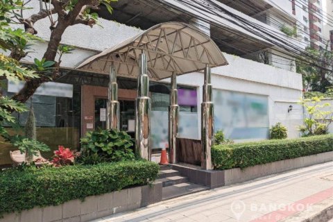 Commercial property in Bangkok, Thailand 120 sq.m. № 19397 - photo 2