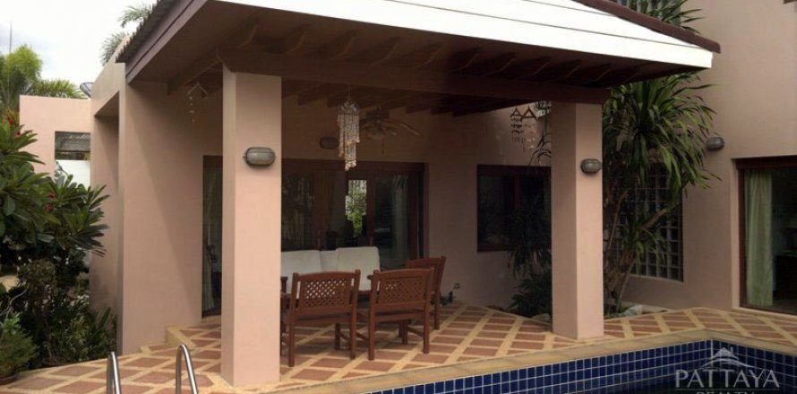 House in Pattaya, Thailand 4 bedrooms № 24381