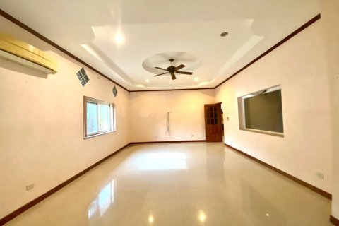 House in Pattaya, Thailand 4 bedrooms № 22374 - photo 12