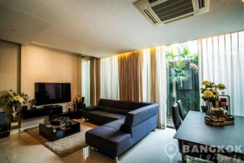Townhouse in Bangkok, Thailand 4 bedrooms № 19499 - photo 9