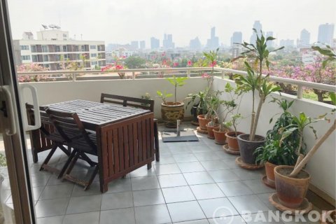 Condo in Bangkok, Thailand, 3 bedrooms  № 19450 - photo 2