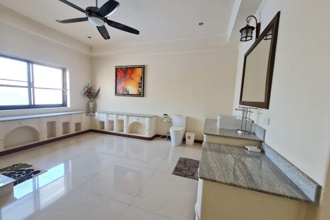 House in Pattaya, Thailand 6 bedrooms № 22401 - photo 26