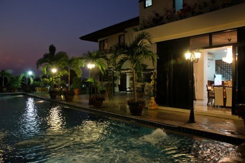 House in Pattaya, Thailand 4 bedrooms № 24168 - photo 25