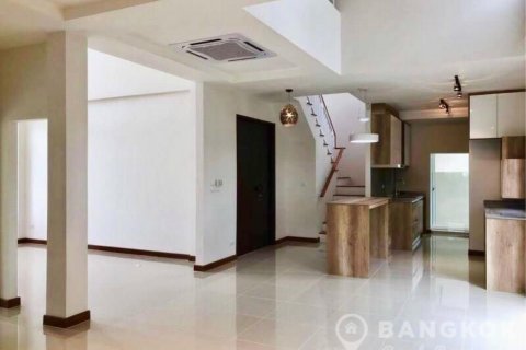 House in Samut Prakan, Thailand 4 bedrooms № 19477 - photo 8