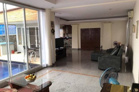 House in Pattaya, Thailand 5 bedrooms № 22129 - photo 1