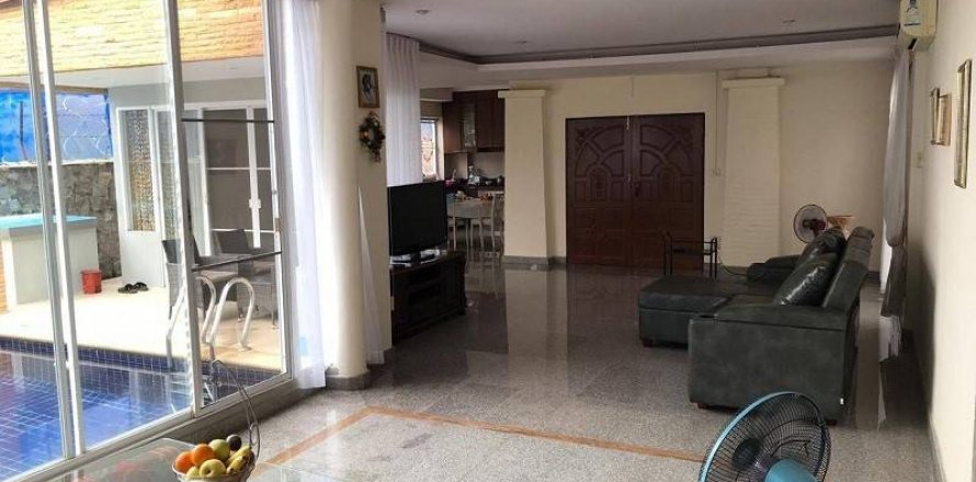 House in Pattaya, Thailand 5 bedrooms № 22129