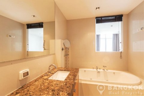 Condo in Bangkok, Thailand, 3 bedrooms  № 19444 - photo 14