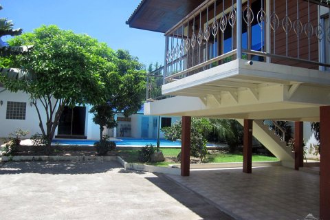 House in Pattaya, Thailand 6 bedrooms № 22952 - photo 1