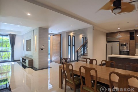 House in Bangkok, Thailand 5 bedrooms № 19396 - photo 2