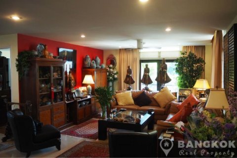 Condo in Watthana, Bangkok, Thailand, 3 bedrooms  № 19462 - photo 2